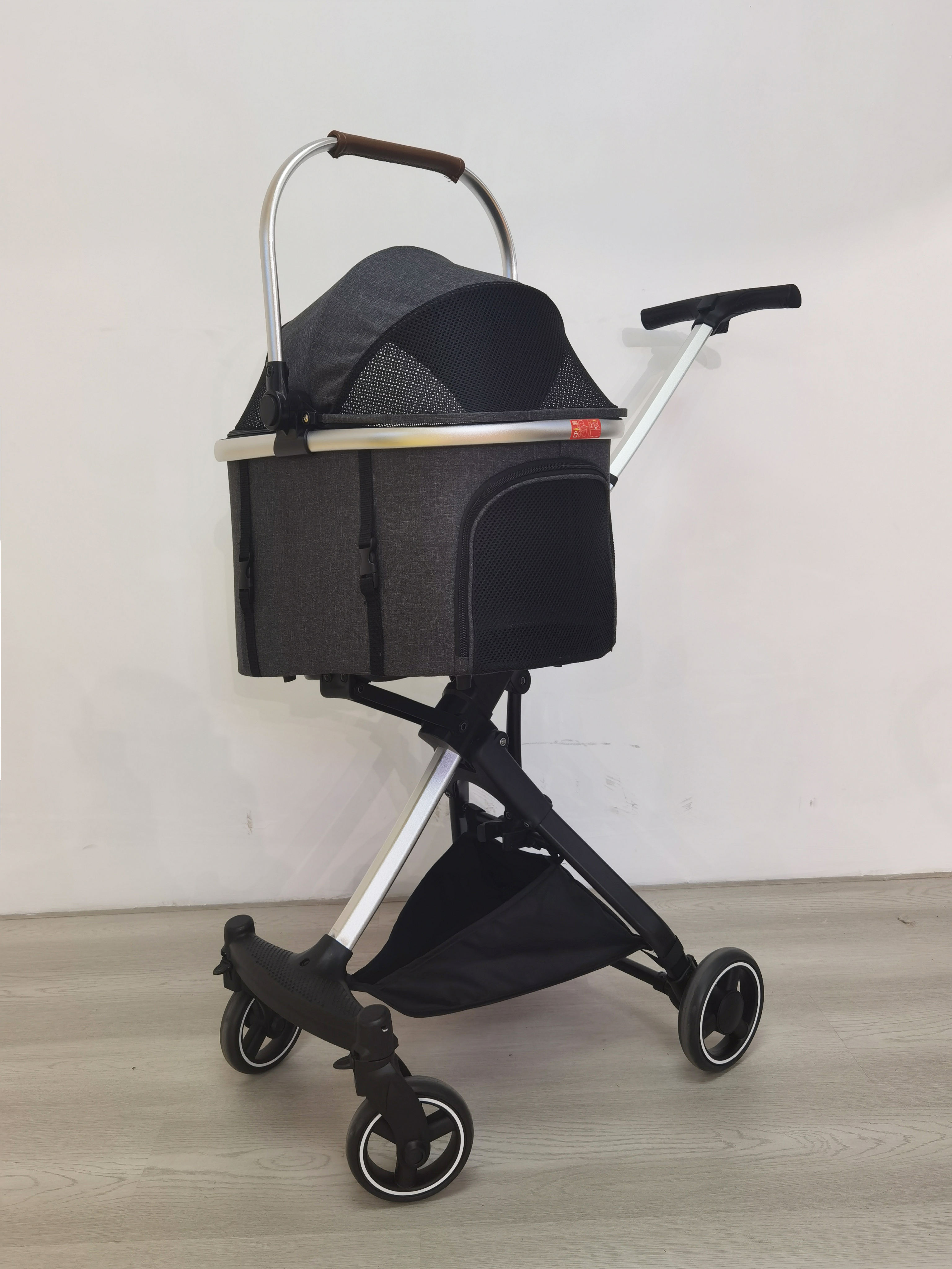 สีเทาเข้ม