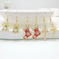 CH-LAE0929 Charmantes Boucles d'Oreilles de Noël Plaqué Or avec Micro-Pavé de Zircons Cubiques, Breloques Gant et Bonhomme de Neige, Bijoux