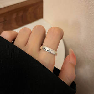 Anillo de Plata de Ley S925 de Alta Gama con Diseño de Cara Sonriente, Corte Ovalado, Estilo Moderno y Elegante - Product Image 1