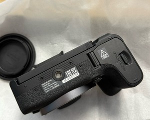 Appareil photo hybride Canon EOS R10 90 % neuf avec flash intégré pour la photographie de portrait - Product Image 5
