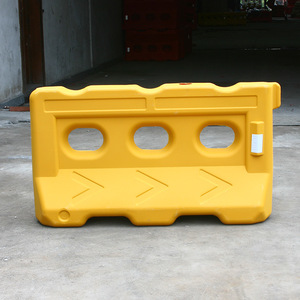 Barrera de tres orificios rellena de agua de 135 cm, valla de plástico para obras de construcción, barrera de tráfico, valla de aislamiento para carreteras municipales - Product Image 1