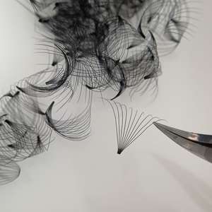 Pestañas Postizas Pre-fabricadas de Tallo Corto, 8D 9D 10D, 0.05mm 0.07mm, PBT Coreano, Negro Oscuro, Ultraligeras, Hechas a Mano, Suaves - Product Image 5