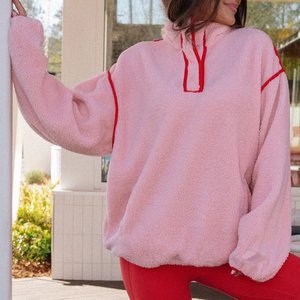 Sweat-shirt pull-over ample à col montant semi-zippé en <span class=keywords><strong>polaire</strong></span> sherpa unie pour <span class=keywords><strong>femme</strong></span> avec passepoil rouge contrastant, fabriqué sur mesure - Product Image 4
