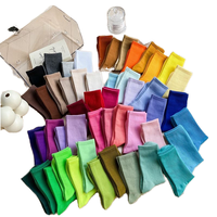 ODM Chaussettes d'équipage tricotées en coton de haute qualité Étudiant Sports Casual Solid & Multicolor Respirant Unisex Design pour l'été
