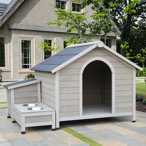 Caseta de madera resistente a la intemperie para perros, casa de madera para exteriores con área de alimentación - Product Image 2