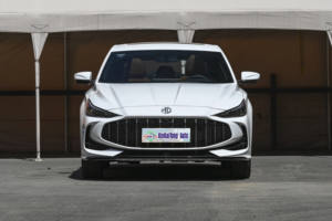 Autos Nuevos MG5 300TGI 1.5T 181HP 7DCT FWD Deportivo Hatchback de 5 Puertas Eficiente en Combustible <span class=keywords><strong>Vehículos</strong></span> Recién Alquilados en China - Product Image 3