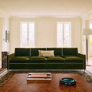 Sofá de <span class=keywords><strong>Terciopelo</strong></span> <span class=keywords><strong>Verde</strong></span> Oliva de Tres Plazas, Estilo Casual de Lujo, Diseño Moderno con Respaldo Recto y Patas de Metal Dorado, Ideal para Hoteles - Product Image 1