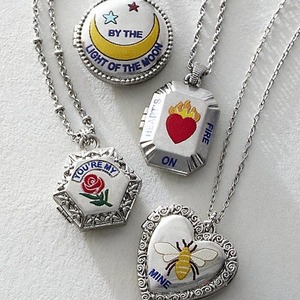 <span class=keywords><strong>Collana</strong></span> di vento alla moda Y2K per le donne in ottone luna <span class=keywords><strong>rosa</strong></span> goccia ciondolo olio sulla catena a maglie per gli anniversari - Product Image 2