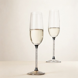 Flûtes à Champagne 230ml faites à la main de luxe élégant en forme de <span class=keywords><strong>tulipe</strong></span> en argent avec bordure en argent pour la fête - Product Image 1