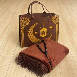 Alfombra de franela antideslizante de alta calidad, juego de tasbih para oración musulmana con forma innovadora de 80x120cm y exquisita bolsa de regalo. - Product Image 1