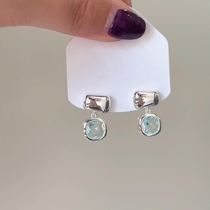 Pendientes Wenchi S925 de Plata Pura con Azul Marino y Cristales en Forma de Bloque, Sensación Fresca y Limpia, Modelo de Temperamento Sencillo con Detalles en Oro de 18K - Product Image 1