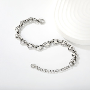 Pulsera de cadena de acero inoxidable con forma de corazón para mujer, regalo de joyería de lujo ligero - Product Image 4