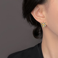 Boucles d'oreilles clous vintage tête de chat égyptien plaqué or 14 carats émaillé pour femme