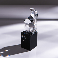 Trophée moderne en cristal K9 abstrait avec design à facettes, base noire, gravure personnalisée pour récompense d'entreprise, prix annuel, cadeau