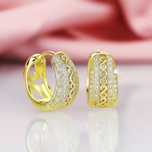 Boucles d'oreilles Huggie plaquées or blanc de luxe avec micro-inserts de diamants ronds pour femmes, bijoux fins à porter au quotidien - Product Image 2