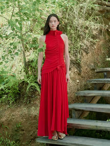 Robe longue élégante de cérémonie de dîner de célébrité, style vintage d'automne, antistatique, rouge, avec nœud, plissée, design de manches, taille haute - Product Image 1