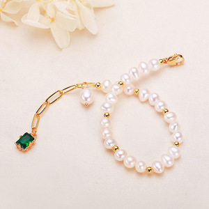 สร้อยข้อมือไข่มุกน้ำจืดสีขาวสำหรับผู้หญิง ดีไซน์เฉพาะ พร้อมจี้แฟชั่น สำหรับเป็นของขวัญวันวาเลนไทน์ ขายส่ง - Product Image 4