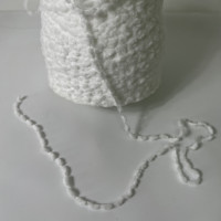 Fil à broder 1,4 Nm/1 100 % polyester, couleur blanc brut, fil chenille fantaisie avec espacement de 2 mm pour le tricot