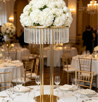Support à fleurs en métal doré de 80 cm (31,8 pouces) avec pendentif en cristal acrylique, décoration de mariage, centre de table, décoration de fête de mariage