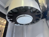 Centre d'usinage CNC à grande vitesse avec broche BT40 8000 tr/min et précision de positionnement de 0,005 mm