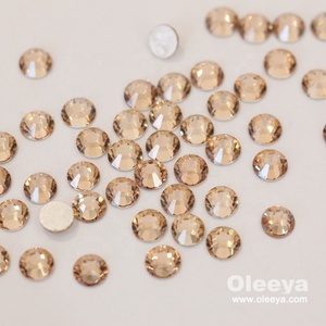 Échantillon Gratuit Usine Strass en Verre à Dos Plat Non Thermocollant Effet Ombre Dorée pour Nail Art Fabricant de Strass pour Manucure - Product Image 5