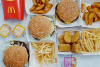 Boîte d'emballage personnalisée de 6 pouces en papier kraft biodégradable de qualité supérieure pour hamburger et frites jetable en relief pour aliments à usage de restaurant