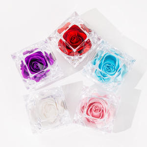 กล่องใส่แหวนอะคริลิคใส D436 Eternal Rose ทำมือ พร้อมดอกไม้ประดิษฐ์สำหรับสารภาพรัก ของขวัญวันวาเลนไทน์ กล่องใส่แหวน Eternal - Product Image 1
