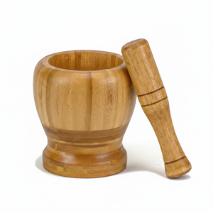 Pilon de mortier en bois avec attrait naturel utilisé pour le broyage organique et l'amélioration de l'expérience culinaire dans les cuisines domestiques rustiques - Product Image 1