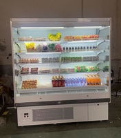 Vitrine réfrigérée commerciale avec grande fenêtre transparente permettant aux clients de voir clairement tous les produits stockés