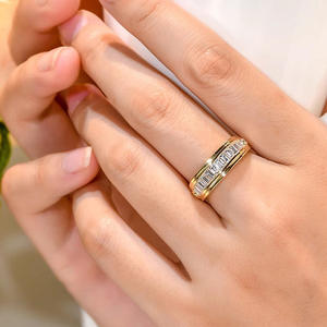 Anello da Donna T0207 in Oro Massiccio 18K con Diamanti Taglio Baguette Colore D Naturale, Anello di Fidanzamento Classico - Product Image 5