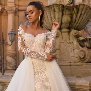 NDB10879 Abito da Sposa a Sirena Sexy con Strascico Staccabile, Ultimo Modello con Spalle Scoperte, Maniche Lunghe in Pizzo e Chiusura Posteriore con Bottoni - Product Image 1