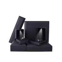 Boîte à bijoux de luxe noire à LED avec estampage doré, emballage à LED pour bijoux, boîtes à bagues personnalisées, boîte à bijoux avec lumières