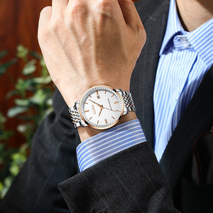 Montre à quartz pour homme de luxe avec style classique - Product Image 1