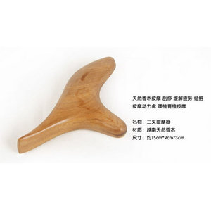 Masseur de pieds en bois de santal doré en forme de triangle pour acupression et raclage des méridiens - Product Image 4