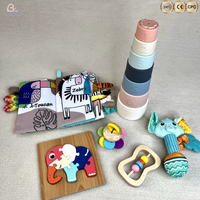 Ensemble cadeau Montessori éducatif sensoriel en bois et silicone écologique pour bébés - Hochet, livre en tissu, jouet à empiler, puzzle d'animaux
