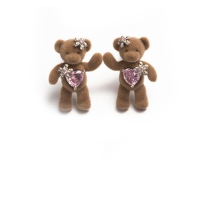 Pendientes de oso de peluche en forma de corazón estilo Ins para mujer, pendientes delicados de metal con flores a la moda, joyería. - Product Image 2