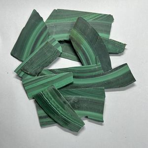 1 kilogramme de <span class=keywords><strong>malachite</strong></span> verte naturelle brute non polie de 20 mm à 100 mm, <span class=keywords><strong>prix</strong></span> <span class=keywords><strong>au</strong></span> kilogramme - Product Image 1
