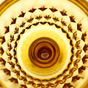 Eleganti Calici da Vino in Vetro Colorato Classico da 250ml, Realizzati a Macchina, con Motivi Geometrici in Rilievo, Lavabili in Lavastoviglie, per Bar e Feste - Product Image 4