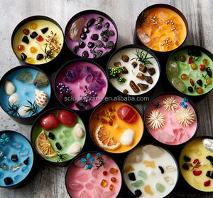 Bougie en cire de soja parfumée botanique saine de 8 oz, design de fleurs séchées en cristal, boîte en étain pour Diwali, fête des pères - Longue durée de combustion, fabrication artisanale - Product Image 1