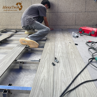 Plancher de terrasse extérieur moderne en WPC co-extrudé anti-UV, étanche, à joint dissimulé, brossé, emboîtable et écologique