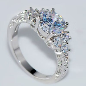 Anello con Pietra Scintillante Ispirato all'Arco del Cuore per Donne, Elegante Stile Nuziale, Gioiello da Dito alla Moda - Product Image 3