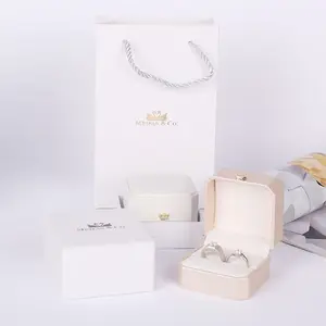Boîte et sac à bijoux en velours haut de gamme élégant avec logo personnalisé pour emballage cadeau de boucle d'oreille, bague et collier