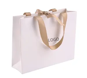 Sacs cadeaux en papier Kraft bon marché, sacs à provisions en papier uni avec Logo personnalisé pour mariage personnel