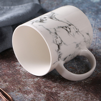 Vente en gros de tasses à café en céramique personnalisées de 12 oz, motif marbré unique, style européen moderne, blanc