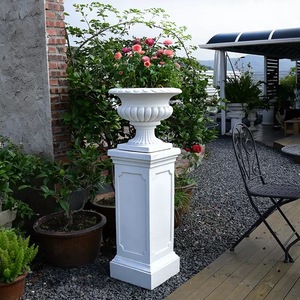 Colonnes et <span class=keywords><strong>vases</strong></span> blancs de style romain pour mariage à vendre - Product Image 1