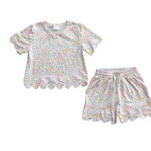 Vêtements pour filles en bas âge de haute qualité OEM, vente en gros, ensemble deux pièces en polyester 100% pour filles, short et haut à volants pour l'été - Product Image 1