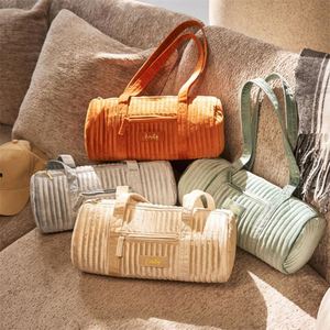 Sac de voyage en velours personnalisé - Fermeture à glissière, léger, écologique, durable, grande capacité pour les voyages, la salle de sport, les cadeaux de demoiselles d'honneur - Product Image 1