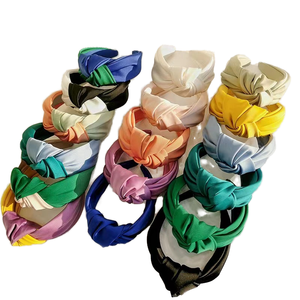 Haaraccessoires Eenvoudig Modieus Getextureerd Satijn Vlecht Geknoopt U-vormige hoofdbanden Haarclips Brede randen Europese/Amerikaanse stijl - Product Image 1