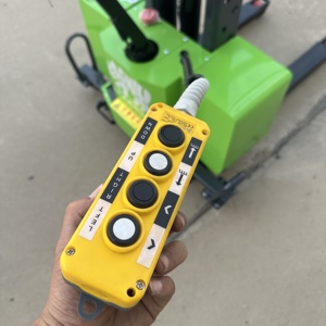 चीन कारखाने इलेक्ट्रिक पूरी तरह से पैलेट स्टेकर फोर्कलिफ्ट, अनुकूलन सेवा के साथ सटीक स्ट्रैडल स्टेकर - Product Image 6