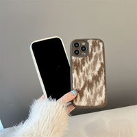 Coque Vintage créative pour iPhone 16 Coque moelleuse fourrure chaude motif léopard couverture de téléphone en peluche accessoires de téléphone en gros